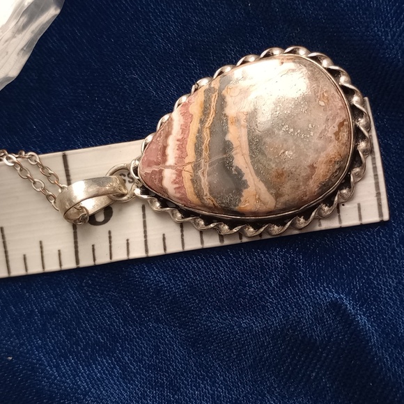 Elegant Multicolor Stone Pendant Necklace - Picture 6 of 11